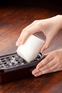 陶器製　鬼おろし器（アメ釉）