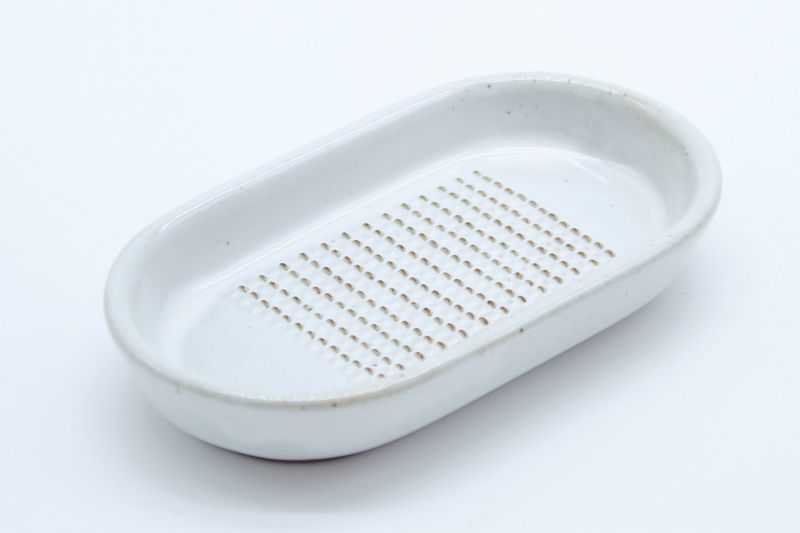 画像1: 【送料無料】ひげが出にくい不思議な生姜おろし器　白