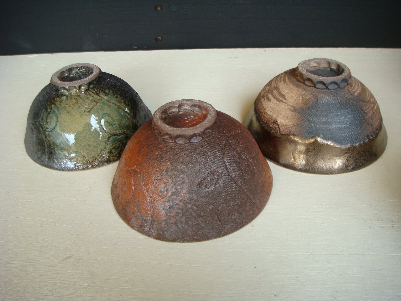 画像: 灰釉ビードロ　唐草紋の茶碗